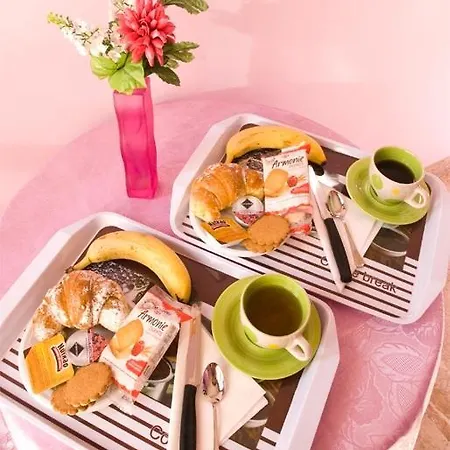 21 Bed & Breakfast *